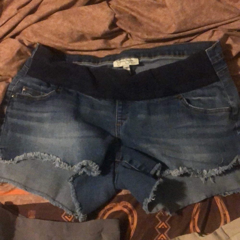 Jessica Simpson maternity shorts